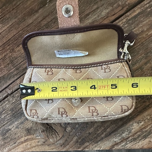 Dooney and Bourke wristlet - Picture 7 of 8